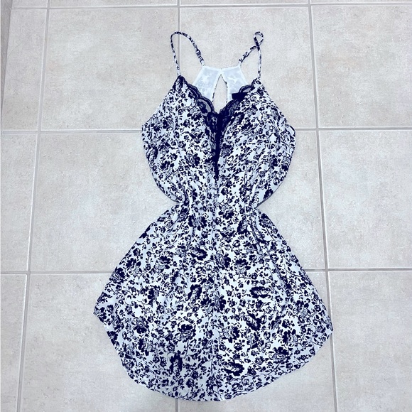 NWOT Aqua Black & White Floral Meadow Chiffon Lace Inset Slip Dress - Size S - Picture 3 of 5